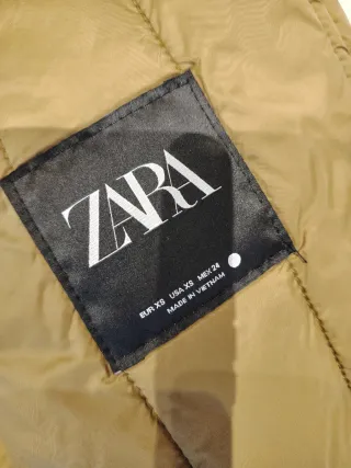 Cazadora acolchada Zara bajo y mangas ajustables