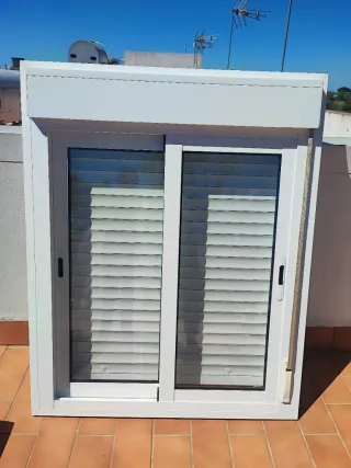 Ventana aluminio blanco corredera con crlimalid