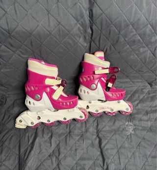 Patines en línea rosas y blancos