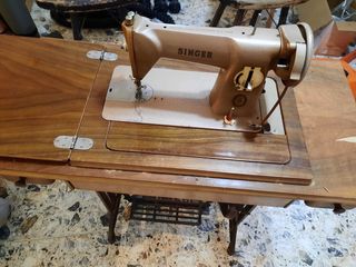 Máquina de coser Singer antigua