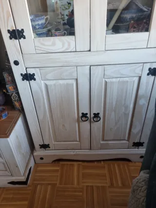 Vitrina de madera y cristal