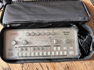 Cyclone TT-303 MKII Bass Bot