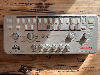 Cyclone TT-303 MKII Bass Bot