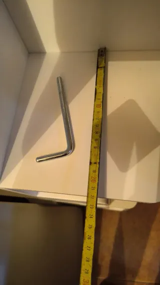 Estantería giratoria blanca con ruedas