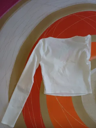 Top Stradivarius blanco manga larga