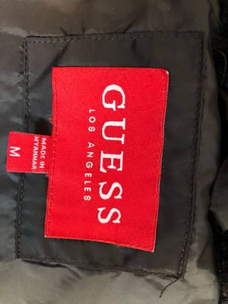 Abrigo Guess Negro Talla M, muy poco uso