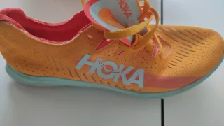 Zapatillas Atletismo Hoka Naranja y Rosa