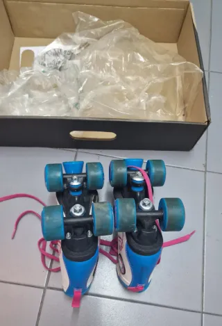 Patines 4 Ruedas Blancos y Azules