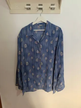 Camisa estampada floral azul y gris