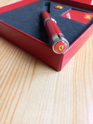 Bolígrafo de la icónica marca Ferrari