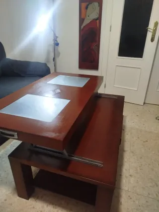 Mesa de centro madera con estante, cajón y cuadro