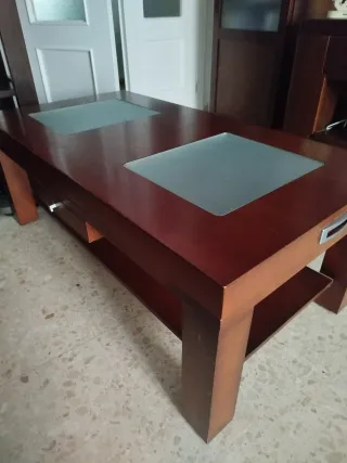 Mesa de centro madera con estante, cajón y cuadro