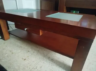 Mesa de centro madera con estante, cajón y cuadro