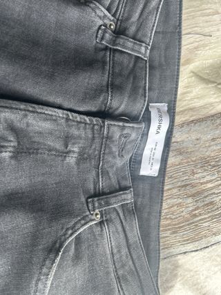 Pantalones Bershka negros rotos y salpicados