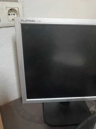 Monitor LG Flatron Plata