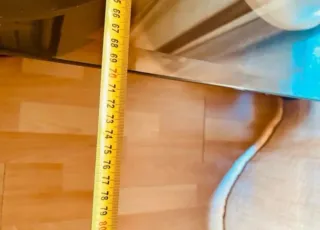 Mesa centro cristal wengue y metal con 2 taburetes