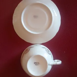 Tazza da thè in porcellana con decori oro