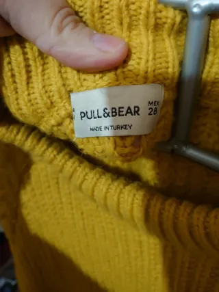 Jersey de punto color mostaza, Pull&Bear.