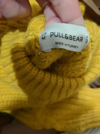 Jersey de punto color mostaza, Pull&Bear.