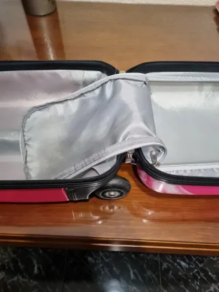 Maleta Princesas Disney . Regalo 2 puzzles.