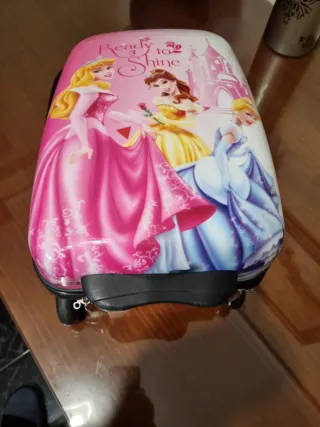 Maleta Princesas Disney . Regalo 2 puzzles.