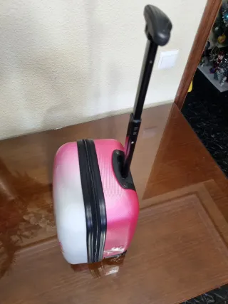 Maleta Princesas Disney . Regalo 2 puzzles.