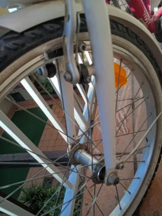 Bicicleta niña rosa y blanca