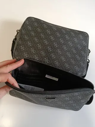 Bolso Guess Negro y Gris