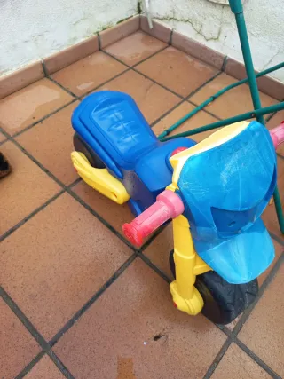 Moto de plástico para niños