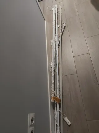 Se regalan: Rieles para cortinas metálicos