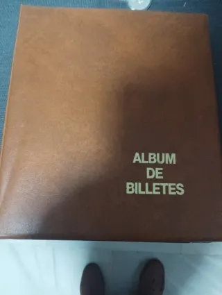 Álbum de billetes de banco antiguos