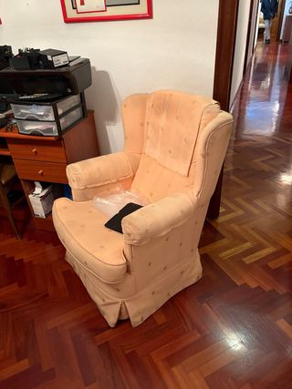 Sillón orejero pequeño tela mostaza. Albacete.