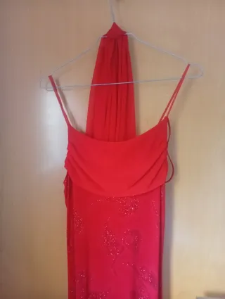 Vestido fiesta rojo con pedrería