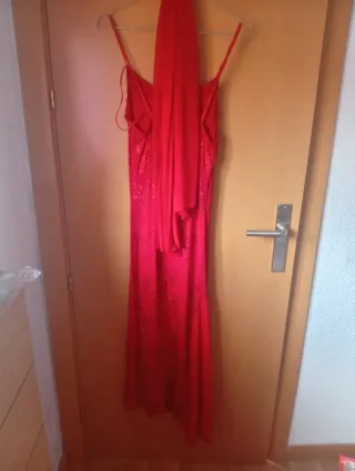 Vestido fiesta rojo con pedrería