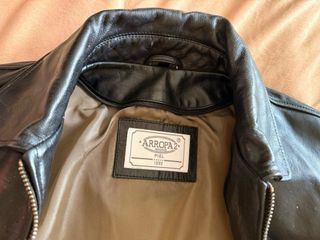 Chaqueta de cuero negra