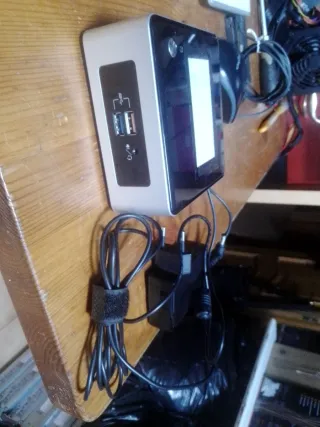 Intel NUC Mini PC Plata