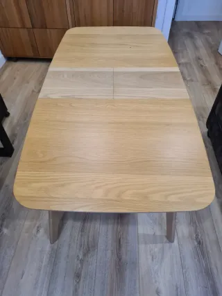Mesa comedor extensible de madera con 4 sillas