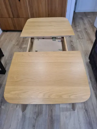 Mesa comedor extensible de madera con 4 sillas