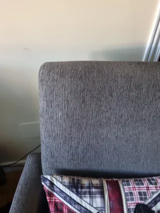 Butaca gris de tela con cojín