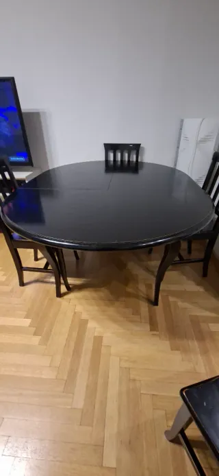 Tavolo da pranzo rotondo in legno nero con 4 sedie