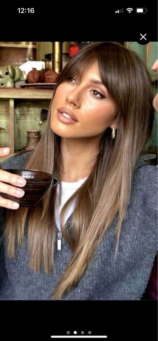 Preciosa Peluca castaña reflejos efecto natural