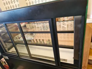 Nevera refrigerada Vitrina Sayl