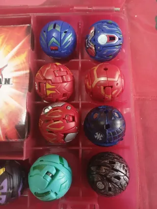 Maletín Bakugan + 19 Bakugan y cartas