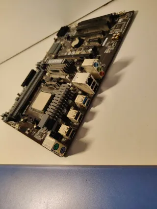 Pack AMD FX-8300 + Placa Gigabyte GA-970A AM3+