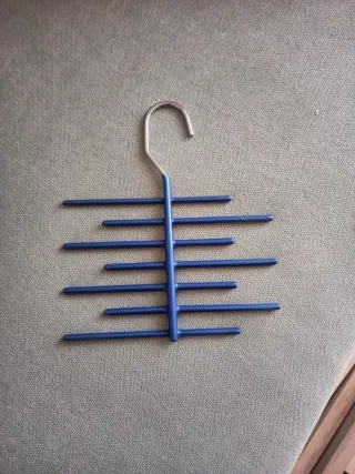 Percha para corbatas azul