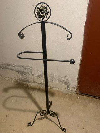 Galan de noche metal negro y dorado