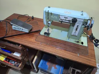 Máquina de Coser Antigua Alfa Madera