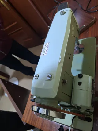 Máquina de Coser Antigua Alfa Madera