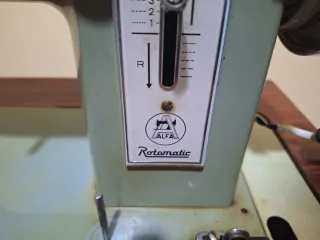 Máquina de Coser Antigua Alfa Madera