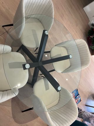 Mesa redonda cristal y 4 sillas